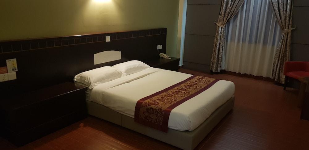 Herald Hotel Malacca Exterior photo